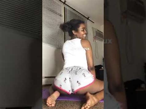 Ebony Twerking With Pretty Feet YouTube