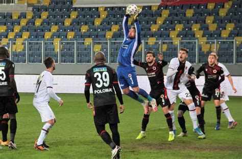 Duyuran fatih karagümrük, paylaştığı mesajında ise the italian job (i̇talyan işi) fabio borini karagümrük'te. ifadesini kullandı. FATİH KARAGÜMRÜK YİNE KAZANDI - Spor Takvimi