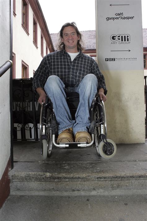 Obľúbený herec ladislav potměšil, ktorého posledné mesiace sužovali vážne zdravotné problémy a bol pripútaný na lôžko, našiel široké uplatnenie rovnako aj v dabingu. GALERIE: Herec Jan Potměšil (48) o nehodě: Musel si to ...