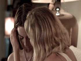 Brianna Joy Chomer Jessica Lauren Lesbian Kiss In Nune Cena De Sexo Celebsnudeworld Com