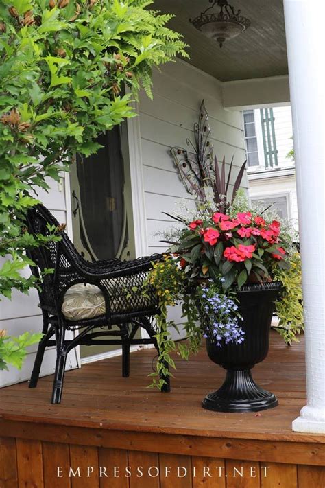 Even though i loved my olive buckets, i am ready for a change. 25 Planter Ideas for Porches and Front Gardens | Container ...