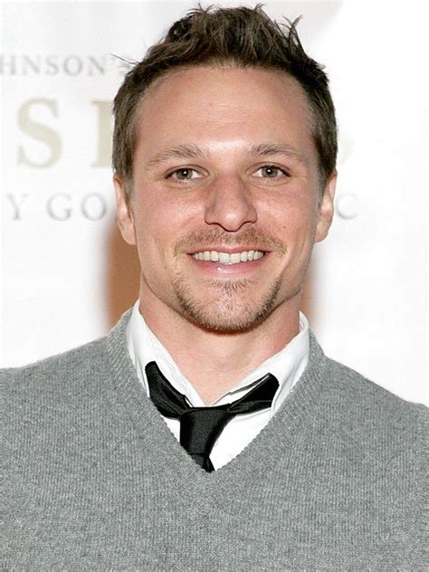 Compare Drew Lachey's height, weight, eyes, hair color with other celebs