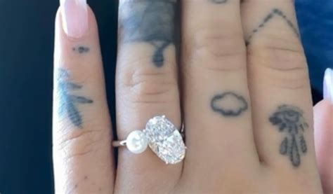 Ariana Grandes Engagement Ring Could Be Worth 350000 — Take A Look