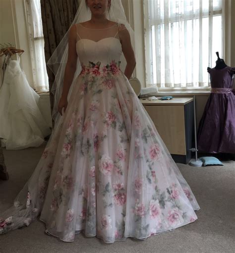Sassi Holford Marilyn Sample Wedding Dress on Sale 62% Off - Stillwhite