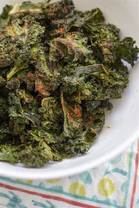 Add the kale to the pan with 2 tablespoons of water and season with salt and pepper. How to make kale chips - 15 different recipes - My Mommy Style