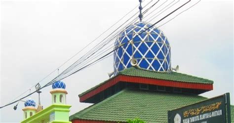 It's a lovely area for people of all ages. AYO Ke Masjid: Masjid Jami' Al-Mustaqim Sindang Jaya