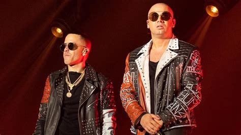 Wisin Y Yandel Enamoran Con Sus Outfits En Los Ensayos De Los Latin Amas 2019