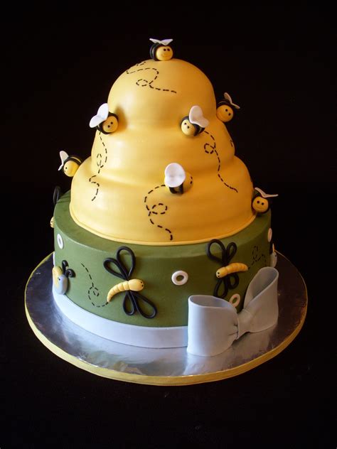When a baby is on the way, family is sure to be abuzz with excitement! Beehive Baby Shower - CakeCentral.com