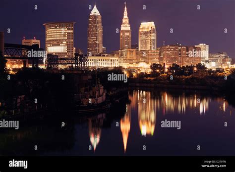 Cleveland Ohio Skyline At Night Hi Res Stock Photography And Images Alamy