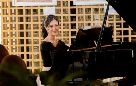 Self Taught Saudi Pianist Eman Gusti Giving Stunning Performances In