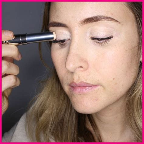 16 Tricks That Make Your Eyes Look Amazing Beauty Tips For Hair Best Beauty Tips Beauty Hacks