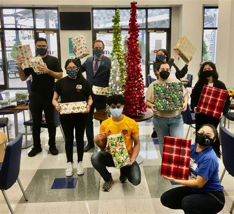 holiday spirit alive at uhd in 2020