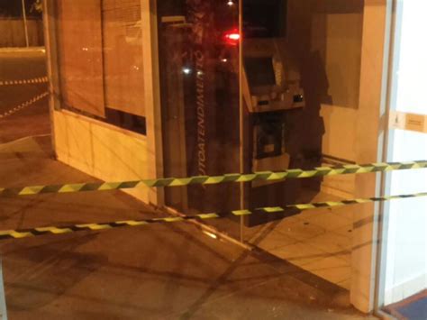 g1 ladrões amarram vigilantes e explodem caixa eletrônico no df notícias em distrito federal