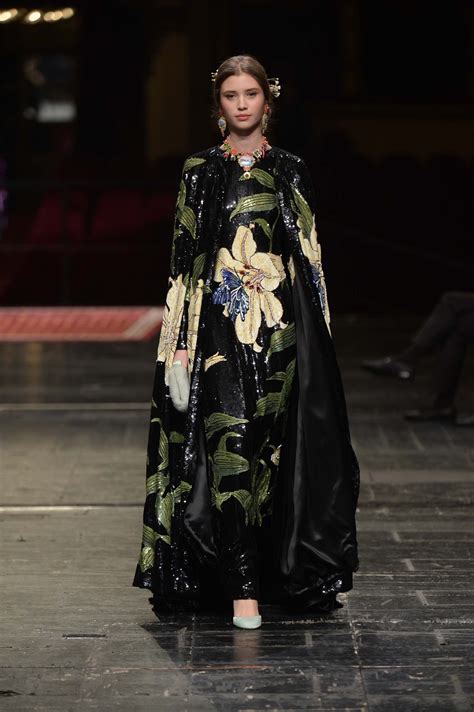 Dolce Gabbanas Alta Moda Collection Gets A Standing Ovation At La