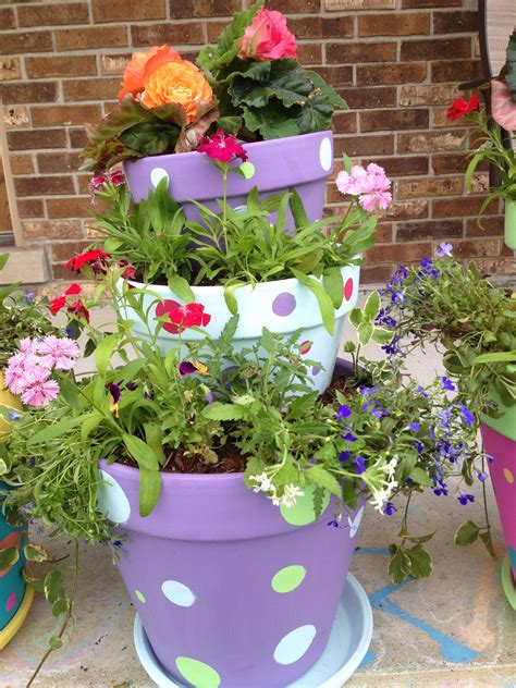 Painted and stacked flower pots | Flower pots, Painted flower pots, Stacked flower pots