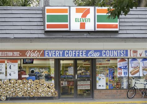 Florida Woman Throws Hot Nacho Cheese On 7 Eleven Clerk After Being Denied Service