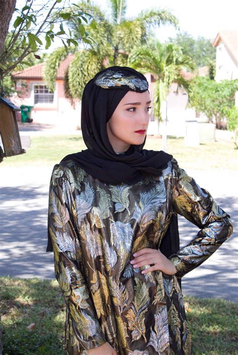 Muslim Women Add Personal Style To A Traditional Garment The New York Times
