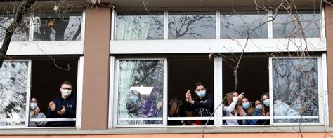 Le scuole in campania potrebbero riaprire intorno al 14/15 settembre. Le varianti del Covid arrivano a scuola. E in Campania si ...