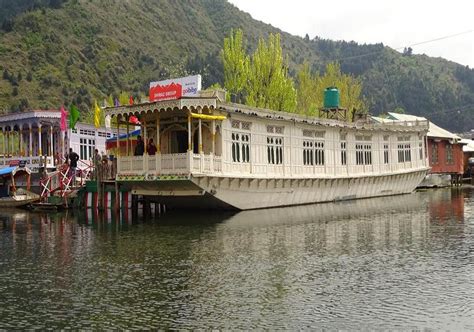 Deluxe Houseboat On Dal Lake Srinagar Information About Deluxe