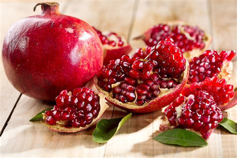 impressive health benefits of pomegranate juice healthier steps