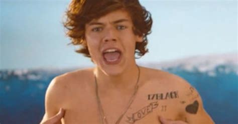 Harry Styles Shows Off Bonus Nipples In One Directions Kiss Video