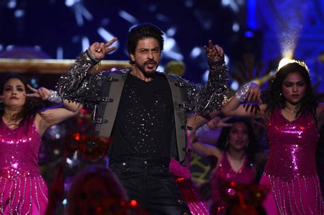 Shah Rukh Khan Sets The Sansui Colors Stardust Awards Stage Ablaze With His Fiery Performance