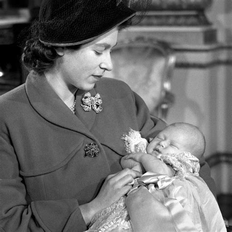25 Photos Of Queen Elizabeth Ii Through The Years Thatll Remind You