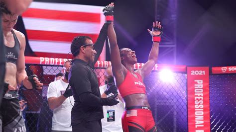 Claressa Shields Took The First Step In A Long Journey By Winning Her Mma Debut Espn