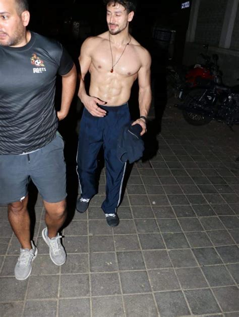 This Is How Hot A Shirtless Tiger Shroff Looks Like Right After His Gym