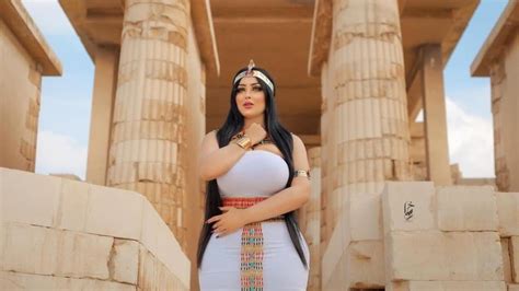 Egypt Photographer And Model Released After Arrest Over Pyramid Photoshoot Middle East Eye
