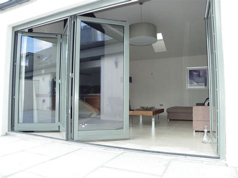 Detent center hinge allows the folding door to slide freely for easy access and to maximize the space. AA3720 Folding Sliding Door - JPJ Installations