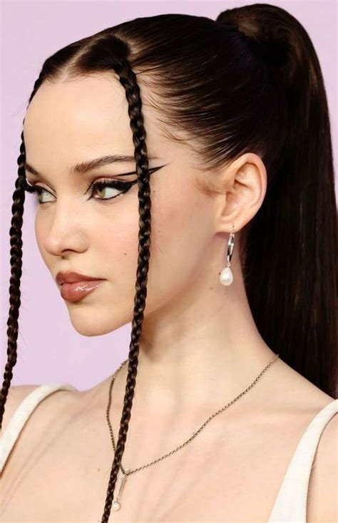 18 Middle Part Sleek Ponytail Hairstyle Ideas To Try This Year