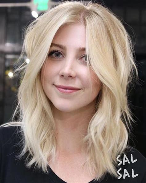 This messy textured bob is a real deal for fine wavy hair. 110 Best Shoulder Length Hairstyles To Try - Style Easily