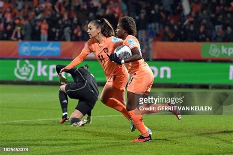 Netherlands Lieke Martens And Lineth Beerensteyn Celebrate A Goal News Photo Getty Images
