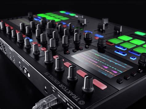 Nis Traktor S5 Is A More Compact All In One Dj Controller Heres How