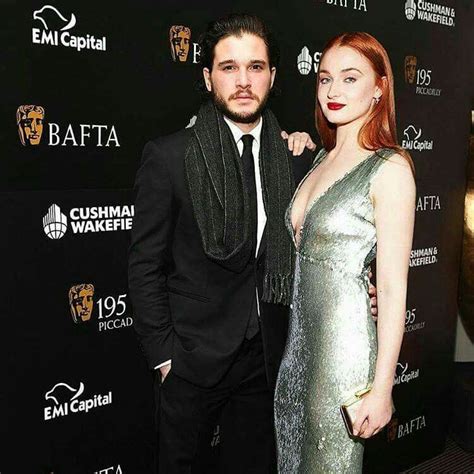 Sophie Turner And Kit Harington Game Of Thrones Cast Game Of Thrones
