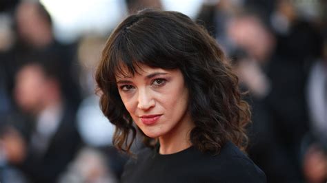 Asia argento was born in rome, italy, into a family of actors and filmmakers, both occupations which she has herself pursued. Abusos sexuais. A confusa história de Asia Argento - Radio ...
