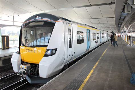 Thameslink Trains Delays Commuters Face Second Day Of Cancellations