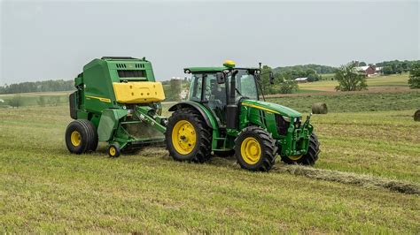 New John Deere 1 Series Round Balers Are Fast And Efficient