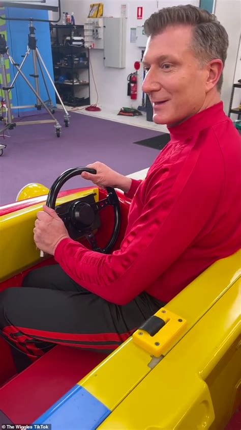 The Wiggles Simon Pryce Sends Fans Into A Frenzy As He Parodies The