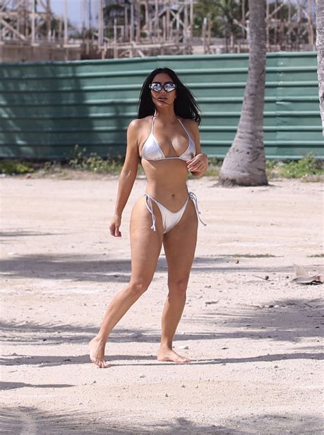 kim kardashian s fans praise her for looking real in unfiltered bikini pics as she shows off