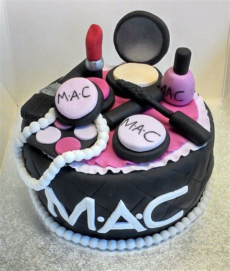 She loves to play with make up so i thought this was very fitting.lol first time using the cupcake cake designs. 45756_mac-make-up-birthday-cake_1388869292.jpg (750×885) | Cake, Cake design, Makeup birthday cakes