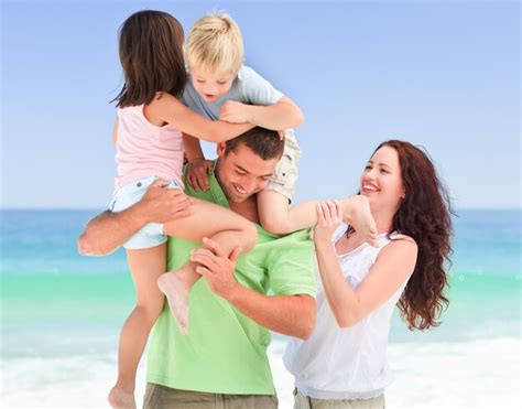 Niños Jugando Con Sus Padres Foto Premium