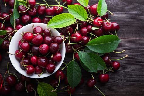 Heres Why You Should Be Eating Tart Cherries The Well Theory