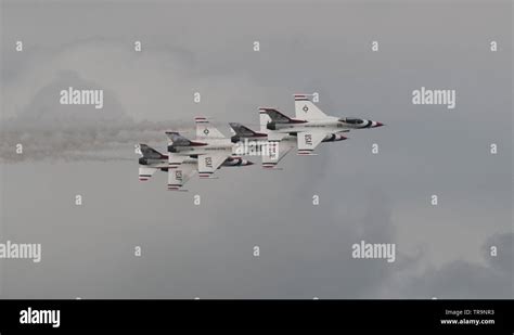 The Usaf Thunderbird F 16 Display Team Stock Photo Alamy