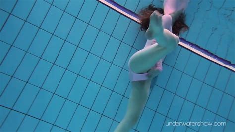 Enjoy Roxalana Underwater Naked In Pool Eporner