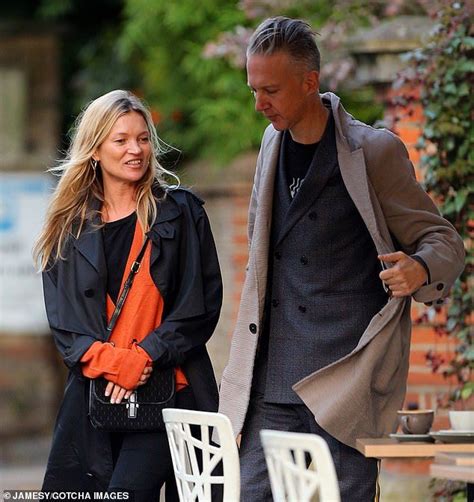 Kate Moss And Jefferson Hack Prove Theyre Friendly Exes On Stroll