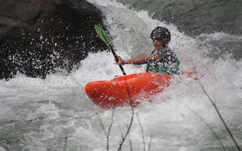 Whitewater Kayaking A Comprehensive Guide Team 4 Adventure