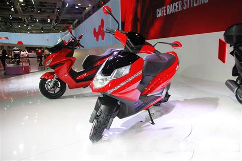 There are 4 new hero scooter models for sale in india. Hero MotoCorp to Add Three New Scooters by the Next Fiscal