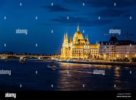 Hungarian Famous Bridge Hi Res Stock Photography And Images Alamy